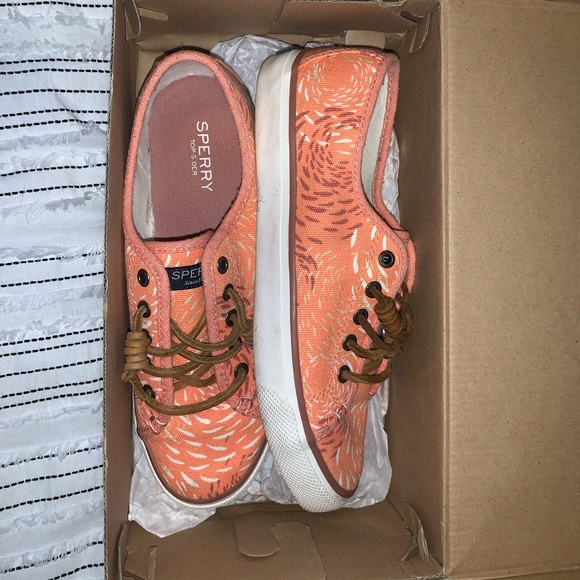 Women’s SPERRY shoe size: 7 - Picture 1 of 4